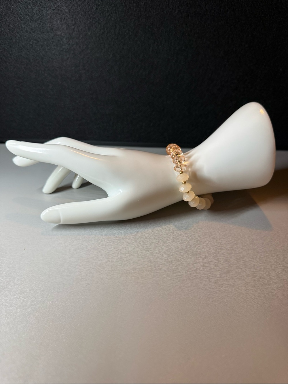 Blush Pink & Ivory Faceted Beaded Stretch Bracelet 🗽